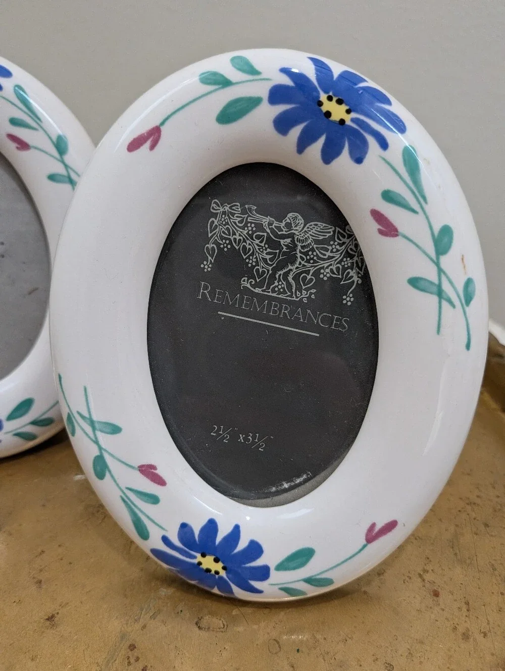 (2) Vintage Remembrances White Ceramic Oval Frames 2.5